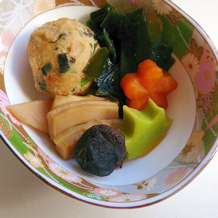 肉団子とわかめ・タケノコ・生麩の煮物